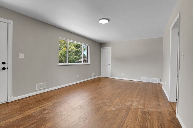 Building Photo - 4 bedroom, 2 bath Home in Golden