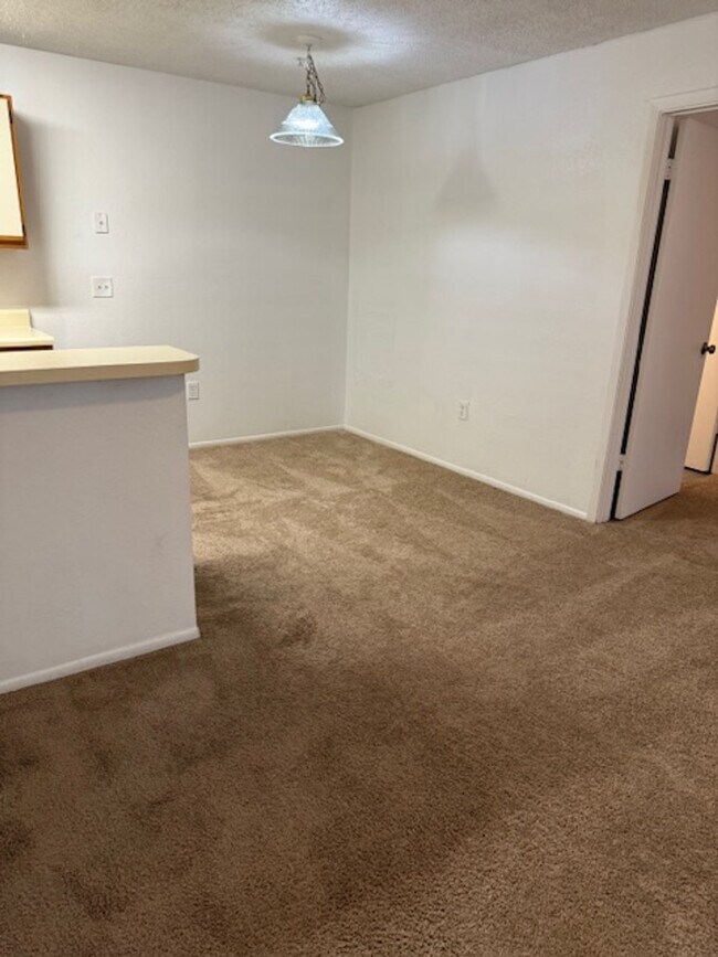 Foto del edificio - LANDING 2-BEDROOM CONDO