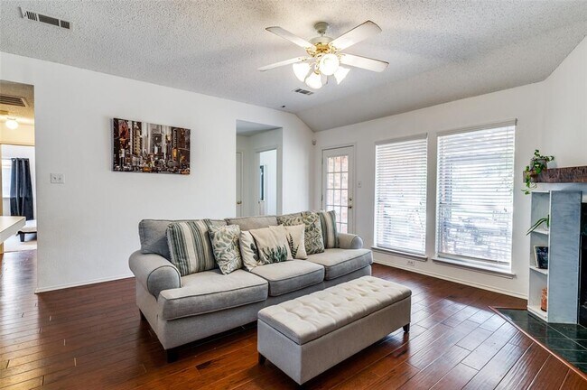 Foto del edificio - 9088 Brushy Creek Trail