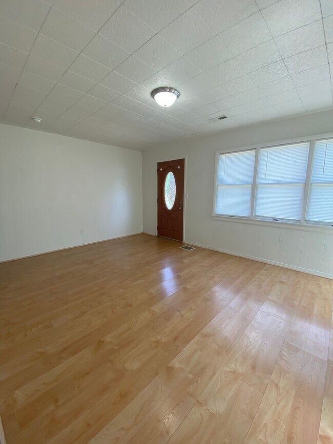 Foto del edificio - 3 bedroom, 2 bath single family home in Ab...