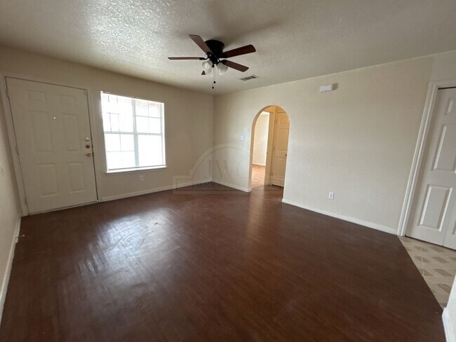 Foto del edificio - 1407 Dugger Cir