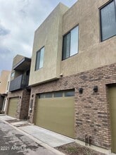 Building Photo - 901 S Smith Rd