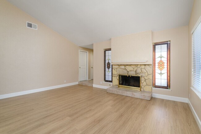 Foto del edificio - Beautiful Newbury Park 3 Bedroom 2 Bath Home
