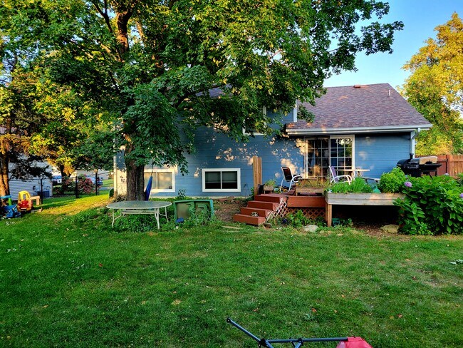 Building Photo - 979 Pointe Way