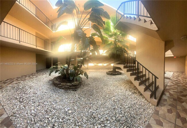 Foto del edificio - 4060 N Hills Dr