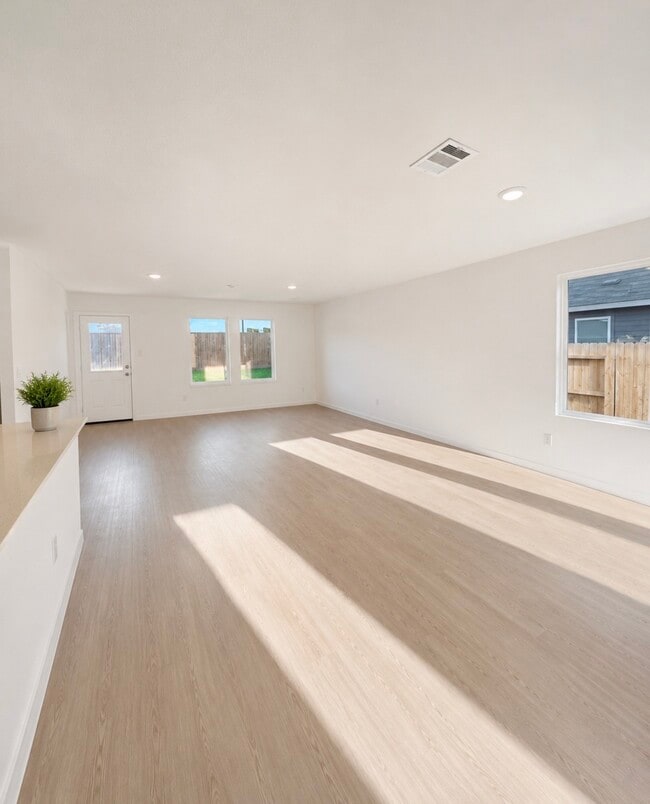 Building Photo - 448 Shoreview Dr