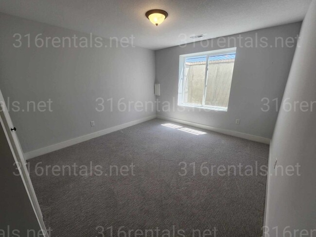 Foto del edificio - 8729-8731 E Summerside Pl