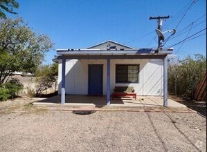 Building Photo - 1416 E Linden St