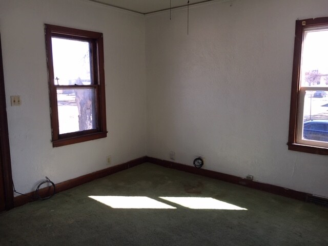 Building Photo - 422 S Elm St