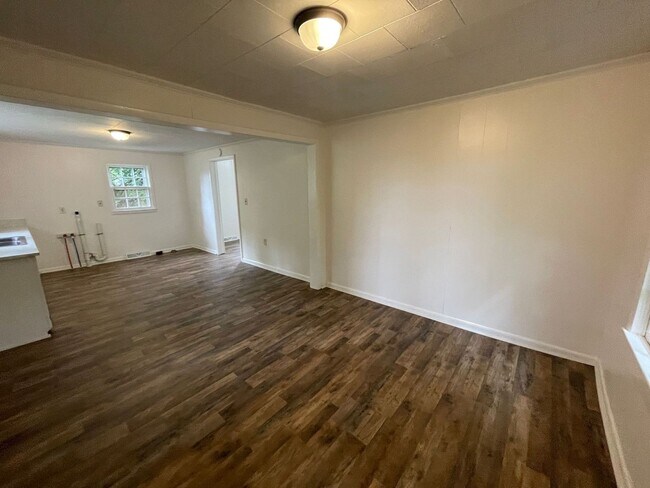 Foto del edificio - Renovated 2 bedroom 1 bathroom house with office/bonus room!