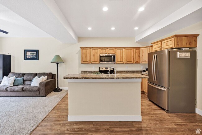Building Photo - Townhome Rental in Spring Creek Community | Clubhouse, Pool & Community Amenities