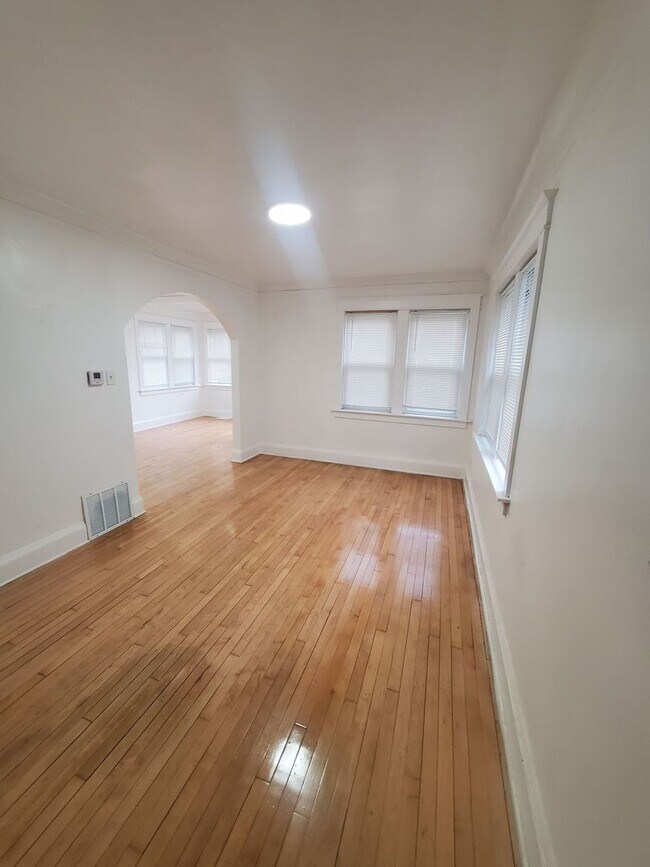 Foto del edificio - 3110 W Cameron Ave