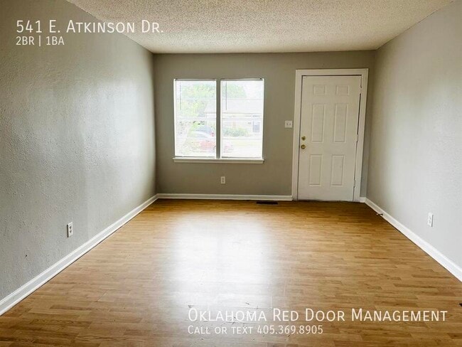 Photo - 541 E Atkinson Dr House