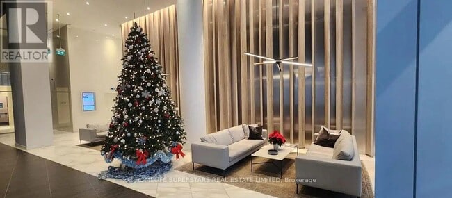 Building Photo - 448 Burnhamthorpe Rd W