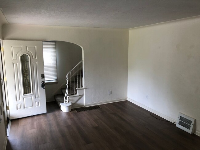 Building Photo - Three Bedroom House for rent