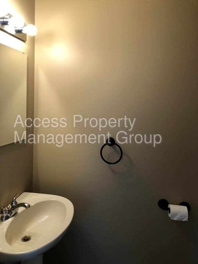 Building Photo - 3841 Kentridge Dr SE