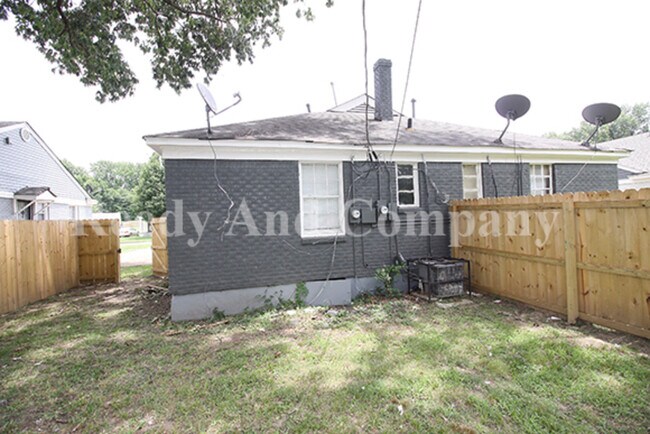 Building Photo - 89 Eastview Dr