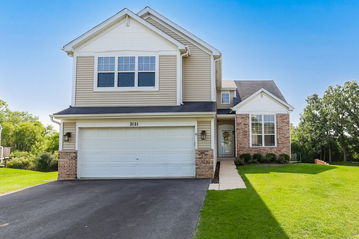 Primary Photo - 2121 N Camden Ln