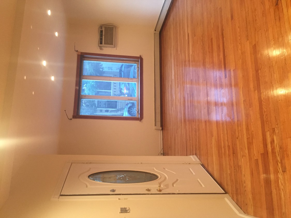 Foto principal - 538 79th St