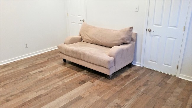 Bedroom 3 with bathroom attached - 731 S Darien St