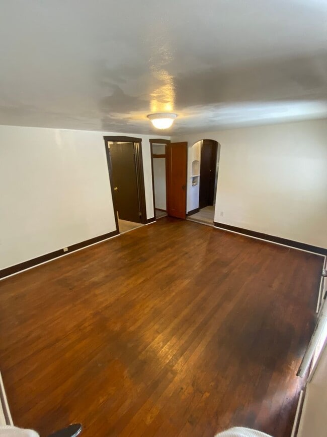 Foto del edificio - 110 E Rosser Ave