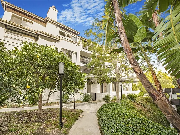 Building Photo - 1575 Palisades Dr