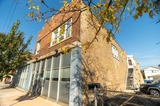 Building Photo - 5520 W Montrose Ave