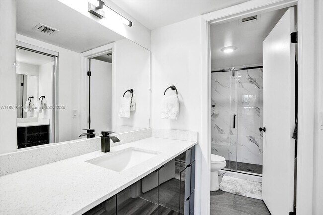 Foto del edificio - 9901 Westview Dr