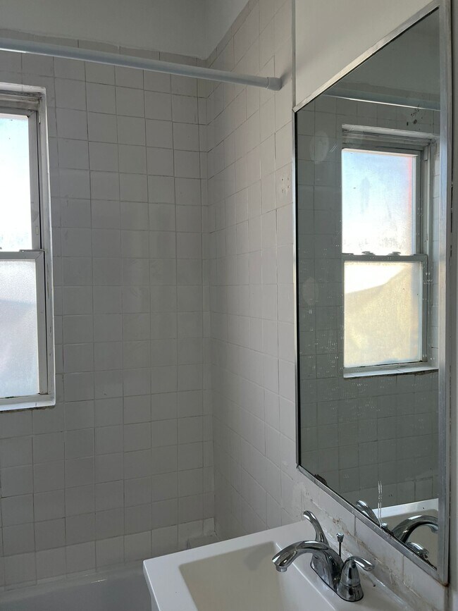 Foto del edificio - 72 Rose Ave