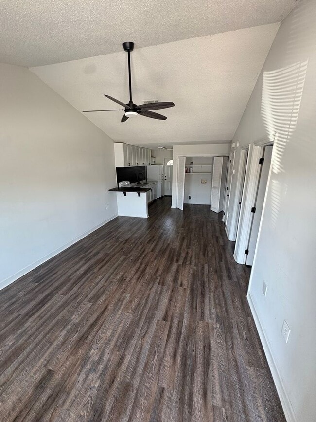 Building Photo - 230 Lanier Dr