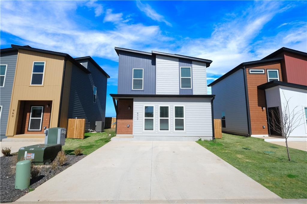 Foto principal - 970 Boardwalk Ave