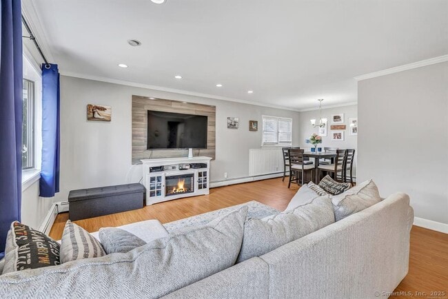 Building Photo - 376 Folino Dr