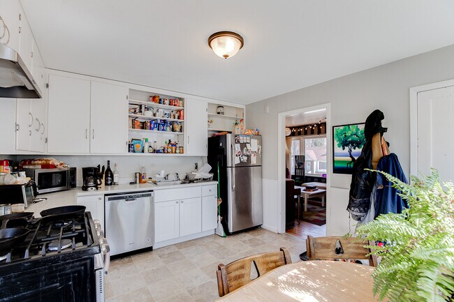 Foto del edificio - 3430 Taylor St NE