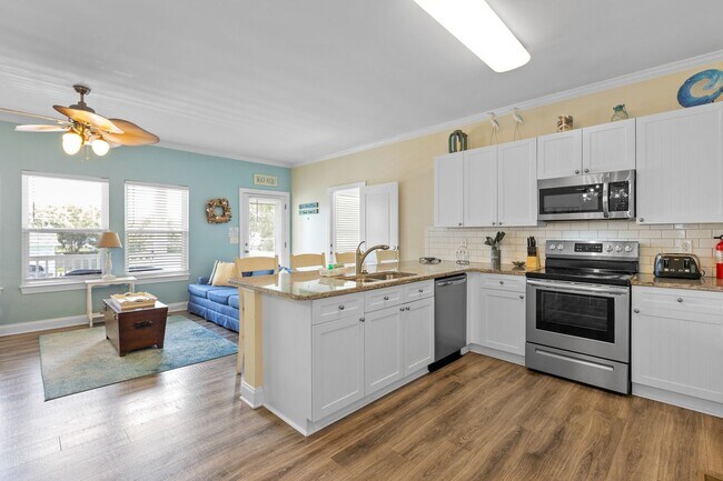 Foto del edificio - FURNISHED OFF-SEASON MONTHLY RENTAL - AVAI...