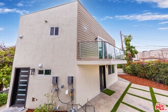 Building Photo - 2141 Kerwood Ave