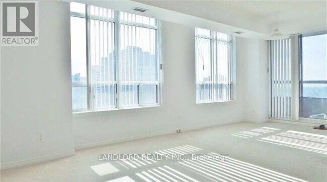 Photo du bâtiment - 8 Hillcrest Ave