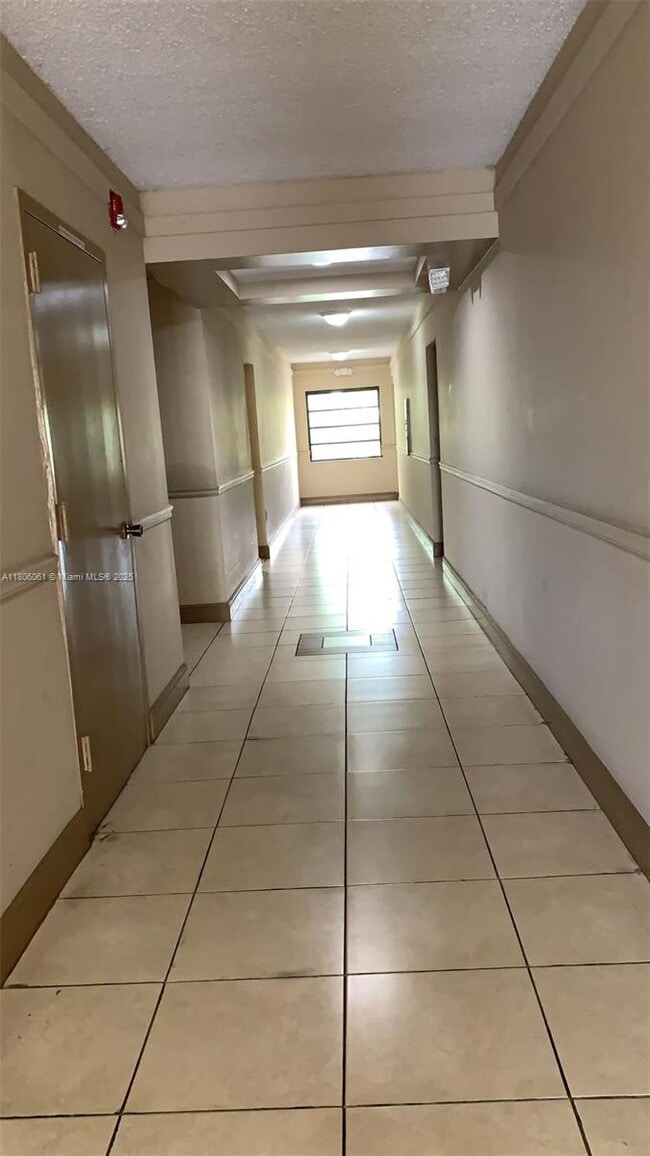 Foto del edificio - 10431 N Kendall Dr
