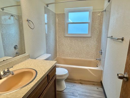 Building Photo - Location, Location, Location! 2-bed Ballar...
