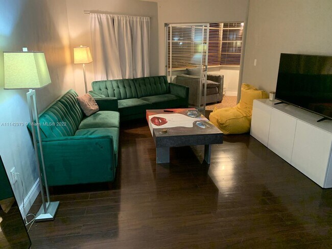 Foto del edificio - 1615 NE Miami Gardens Dr