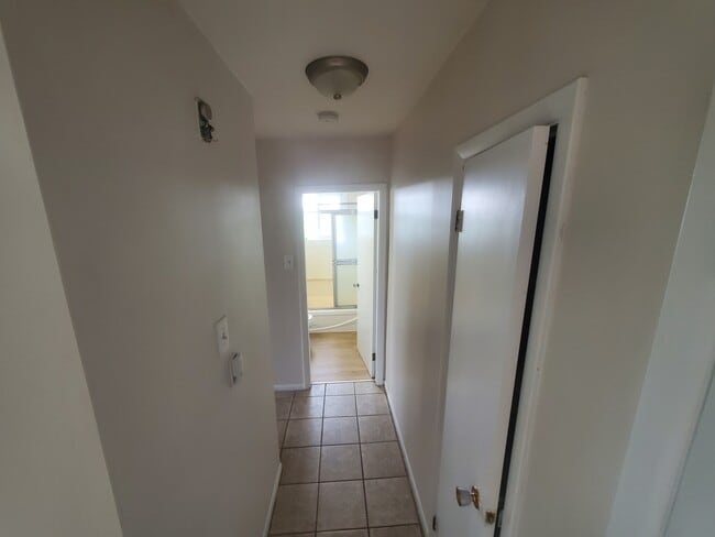 Building Photo - 9 Connaught Ave