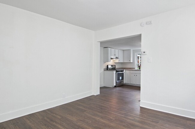 Building Photo - Coming Soon! Bright and Cozy 2 Bedroom, 1 ...