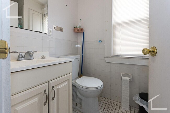 Building Photo - 9/1 Spacious 4BR/2BA near Packard's Corner