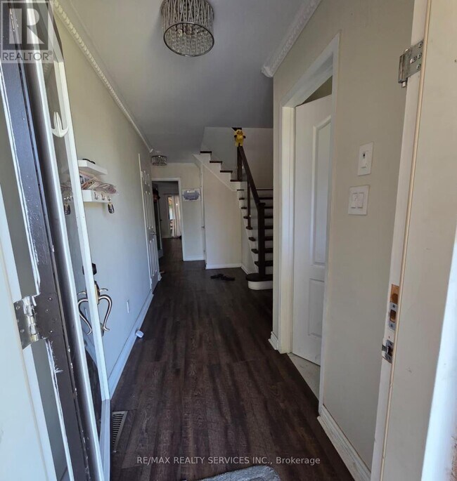 Building Photo - 32 Shenstone Ave