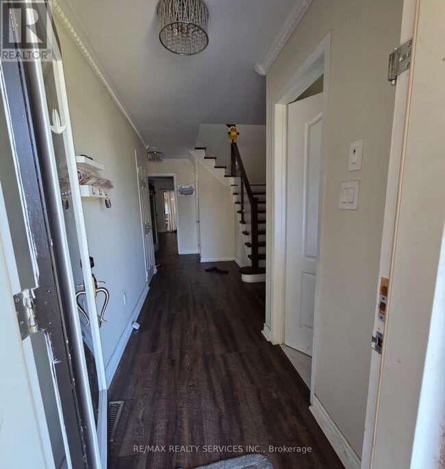 Photo du bâtiment - 32 Shenstone Ave