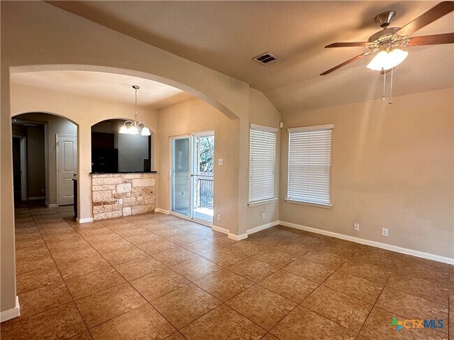 Building Photo - 2020 Meadow View Dr