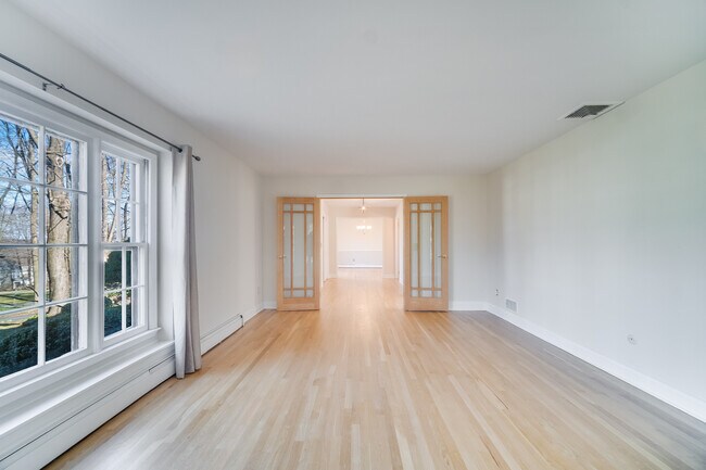 Foto del edificio - 74 Hillside Rd