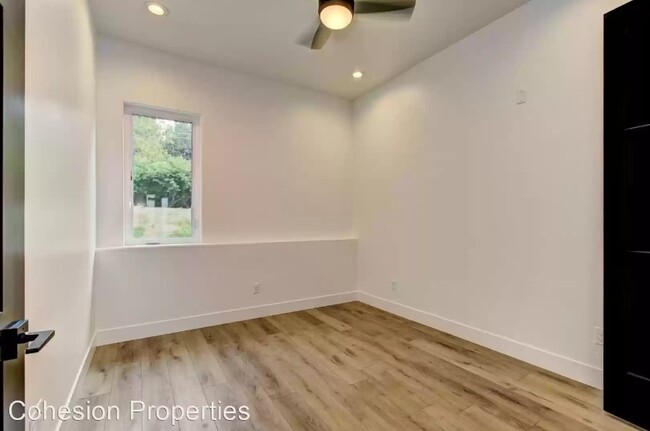 Building Photo - 5165 E Warm Springs Ave
