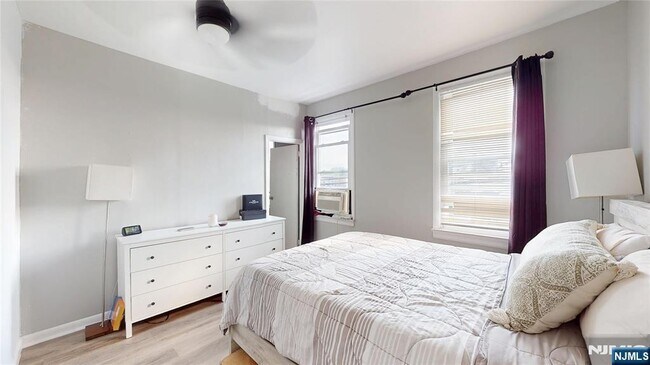 Foto del edificio - 277 2nd Ave W