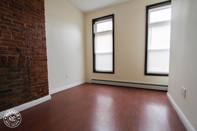 Foto del edificio - 539 Chauncey St