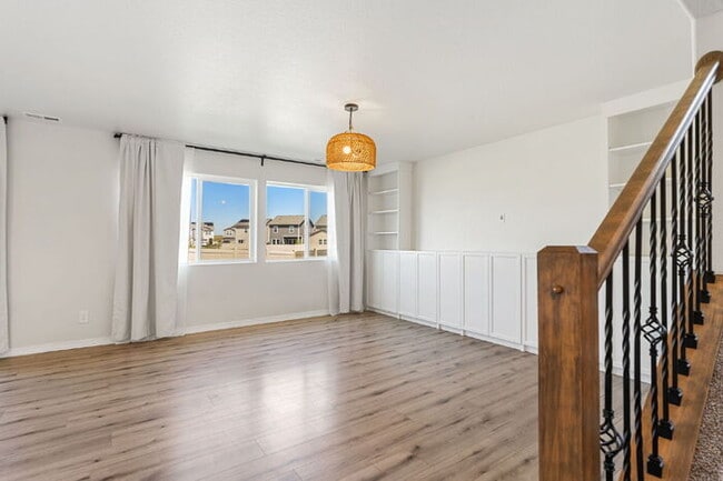 Foto del edificio - Modern 2-Story Home Near Peterson & Schrie...